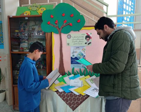 برپایی نمایشگاه مقالات جشنواره علمی پژوهشی تا ثریا در سالن آموزشگاه